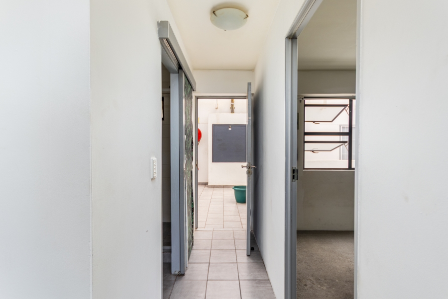 1 Bedroom Property for Sale in Zonnebloem Western Cape